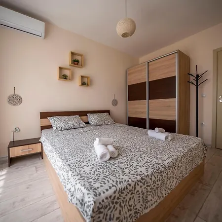 Апартаменты Boho With Private Parking Space